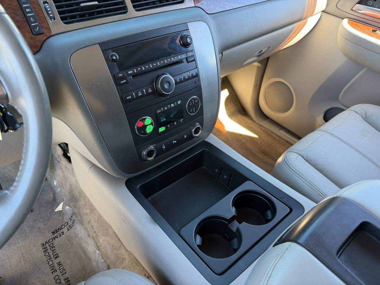 Used 2007 GMC Yukon SLT w/ SLT Preferred Equipment Group AWD/4WD image 18