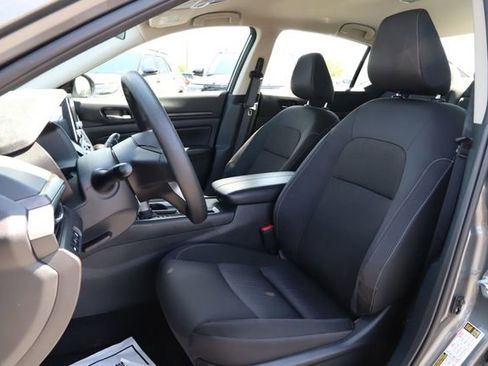 Used 2025 Nissan Altima 2.5 SV FWD image 12