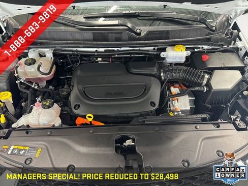 Used 2024 Chrysler Pacifica Limited FWD image 8