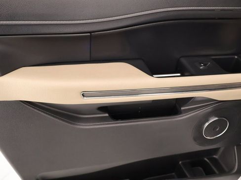 Used 2024 Ford Expedition Max XLT image 18