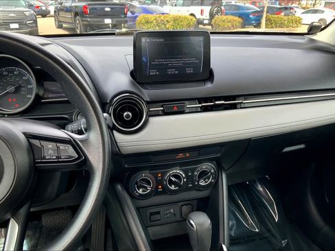 Certified 2020 Toyota Yaris LE image 6