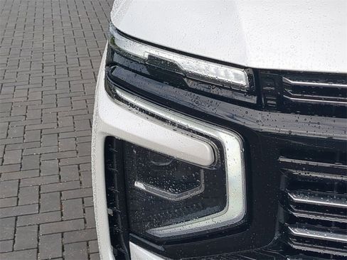 Used 2025 Chevrolet Tahoe High Country image 11