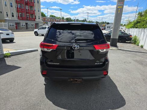 Used 2019 Toyota Highlander XLE AWD/4WD image 7