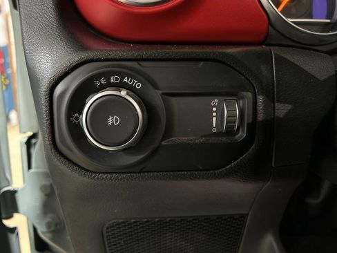 Used 2023 Jeep Wrangler Unlimited Rubicon w/ Cold Weather Group AWD/4WD image 16