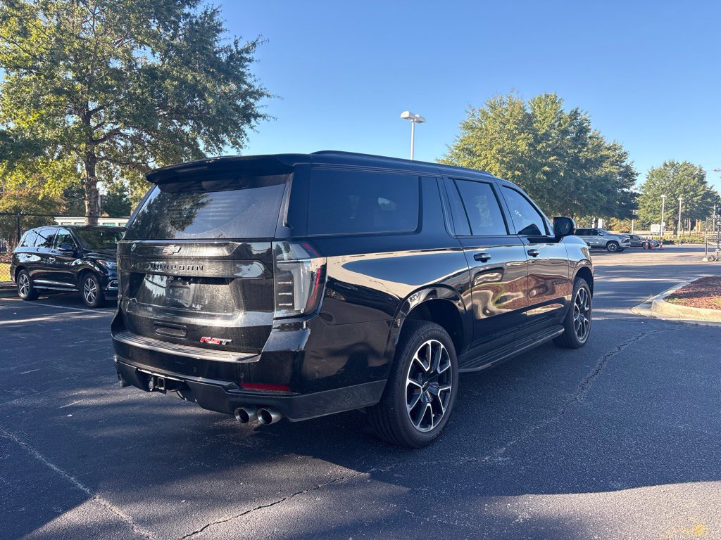 Used 2025 Chevrolet Suburban RST w/ Comfort Package AWD/4WD image 3