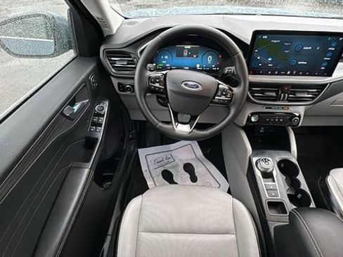Certified 2023 Ford Escape Platinum w/ Class II Trailer Tow Package AWD/4WD image 13