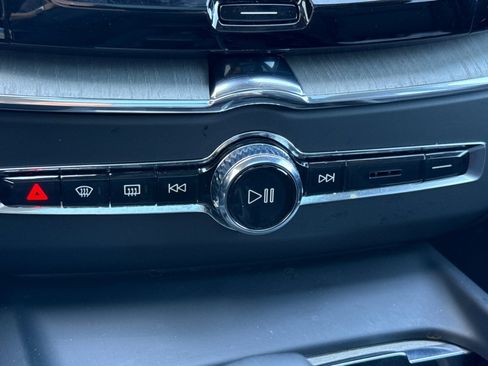 Used 2025 Volvo XC60 B5 Plus image 26