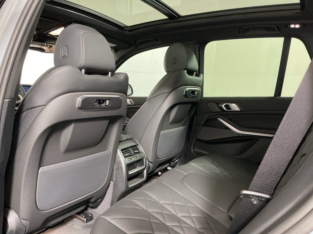 Used 2026 BMW X5 sDrive40i w/ M Sport Package RWD image 27
