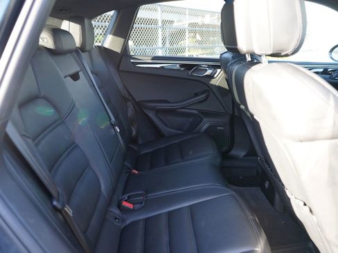 Used 2018 Porsche Macan S image 20