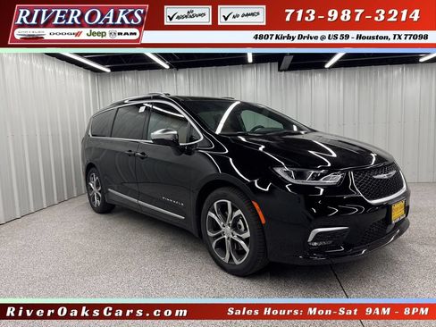 New 2026 Chrysler Pacifica Pinnacle FWD image 1