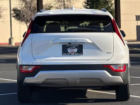 Certified 2024 Kia Niro EX w/ EX Cold Weather Package image 7