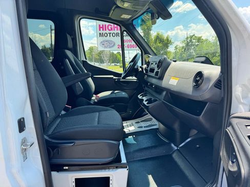 Used 2025 Mercedes-Benz Sprinter 2500 image 16