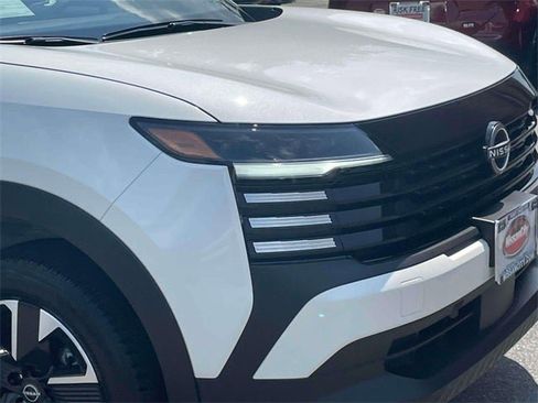 New 2025 Nissan Kicks SV w/ SV Premium Package image 9