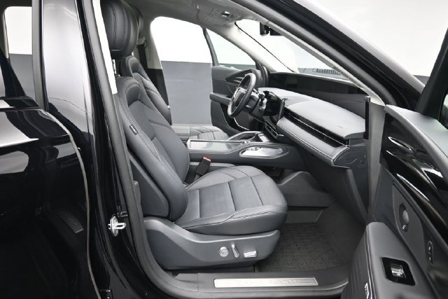 Certified 2026 Lincoln Nautilus Reserve w/ Jet Appearance Package AWD/4WD image 30