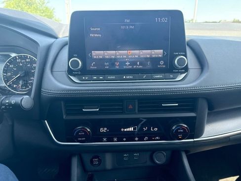 Used 2025 Nissan Rogue SV AWD/4WD image 11