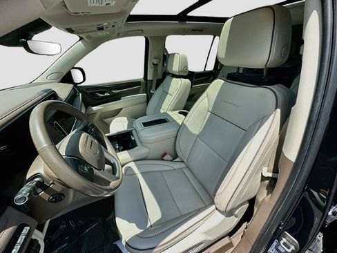 Used 2022 GMC Yukon XL Denali w/ Advanced Technology Package AWD/4WD image 5