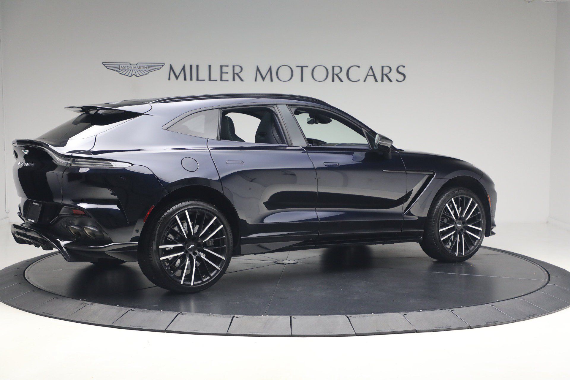 Used 2025 Aston Martin DBX 707 AWD/4WD image 8
