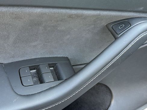 Used 2024 Tesla Model Y Long Range AWD/4WD image 16