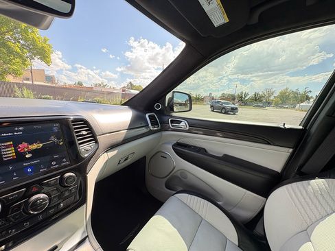 Used 2021 Jeep Grand Cherokee Trackhawk AWD/4WD image 32