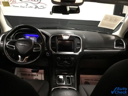 Used 2018 Chrysler 300 Touring w/ Sport Appearance Package image 25