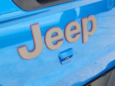 Used 2021 Jeep Gladiator Mojave AWD/4WD image 30