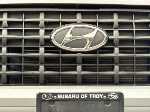 Used 2022 Hyundai Venue SE FWD image 12