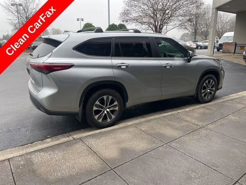Certified 2023 Toyota Highlander XLE image 4