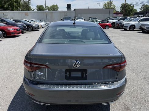 Used 2019 Volkswagen Jetta R-Line FWD image 4