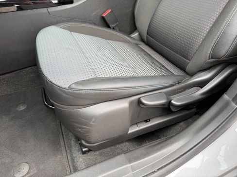 Used 2025 Chevrolet Trax LT w/ LT Convenience Package image 24