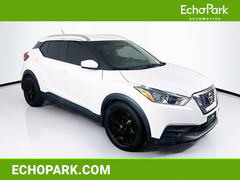 Used 2019 Nissan Kicks SV FWD image 1