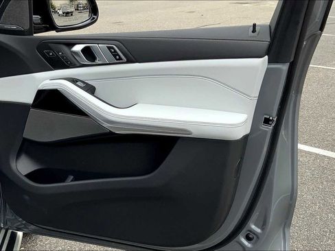 Used 2025 BMW X7 xDrive40i w/ Executive Package image 43