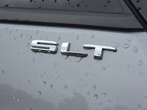 Used 2024 GMC Terrain SLT FWD image 4