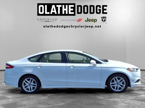 Used 2016 Ford Fusion SE FWD image 30