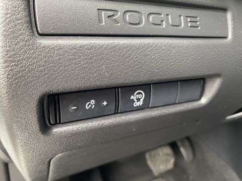 Used 2025 Nissan Rogue S AWD/4WD image 20