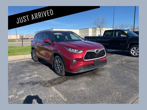 Used 2020 Toyota Highlander XLE AWD/4WD image 1