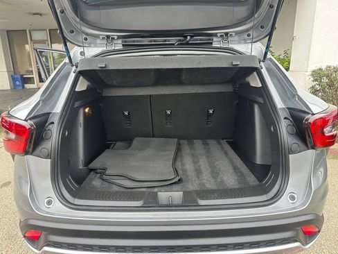 Used 2025 Chevrolet Trax LT image 32