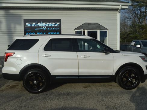 Used 2017 Ford Explorer XLT image 6