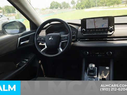 Used 2024 Mitsubishi Outlander SE FWD image 21