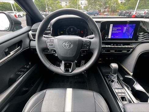 Used 2026 Toyota Camry SE w/ Convenience Package FWD image 5