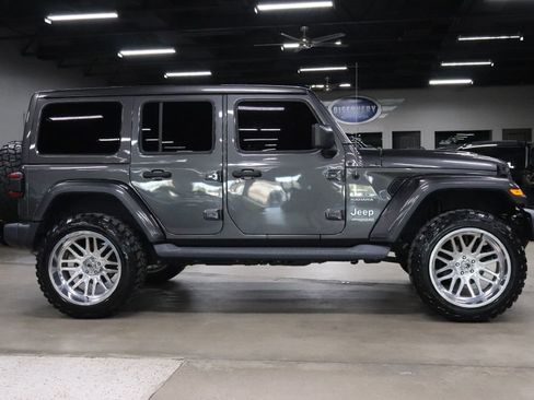 Used 2019 Jeep Wrangler Unlimited Sahara image 6