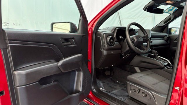Used 2023 Chevrolet Colorado Trail Boss w/ Technology Package AWD/4WD image 30