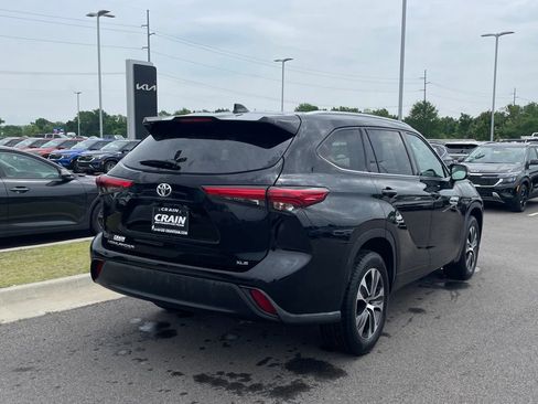 Used 2020 Toyota Highlander XLE FWD image 7