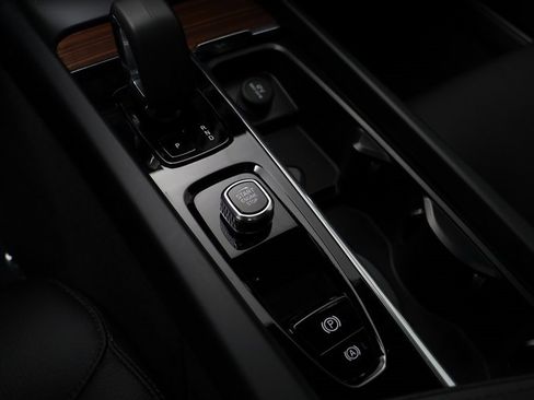 Used 2025 Volvo V60 B5 Cross Country Plus image 11