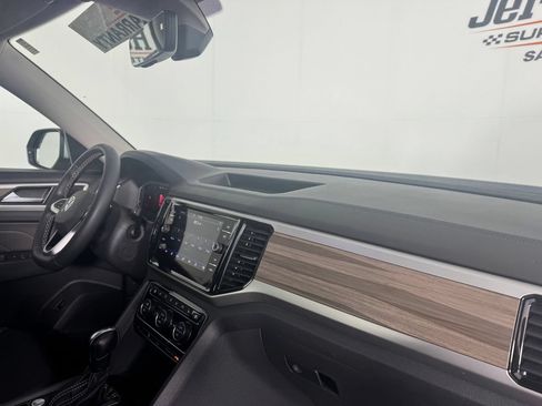 Used 2023 Volkswagen Atlas SEL AWD/4WD image 37