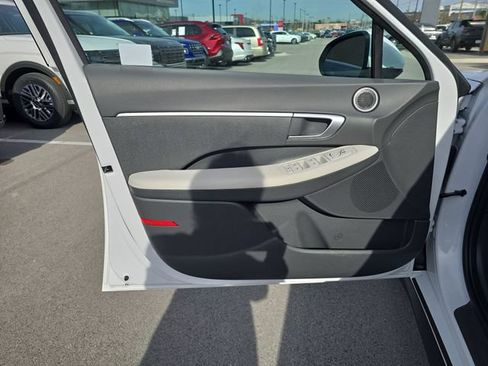 Used 2025 Hyundai Sonata SE FWD image 13