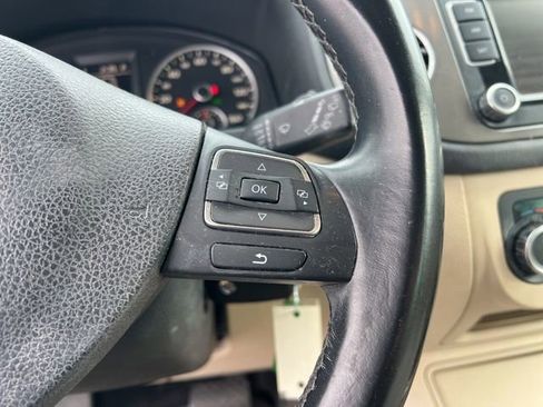 Used 2011 Volkswagen Tiguan 2WD image 15