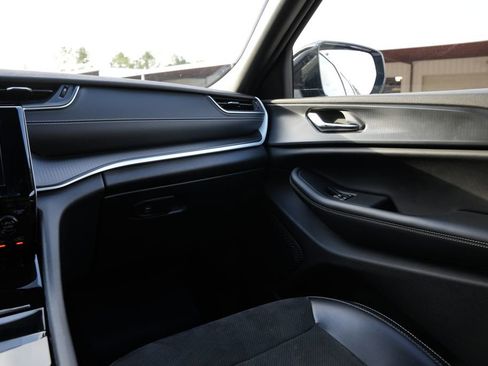 Used 2023 Jeep Grand Cherokee L Altitude image 6