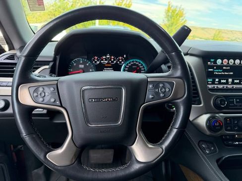 Used 2019 GMC Yukon Denali w/ Denali Ultimate Package AWD/4WD image 17