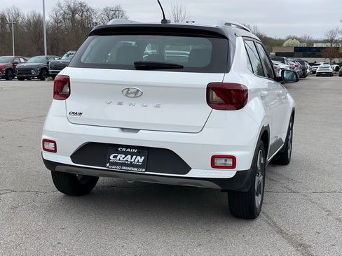 Used 2024 Hyundai Venue Limited image 8