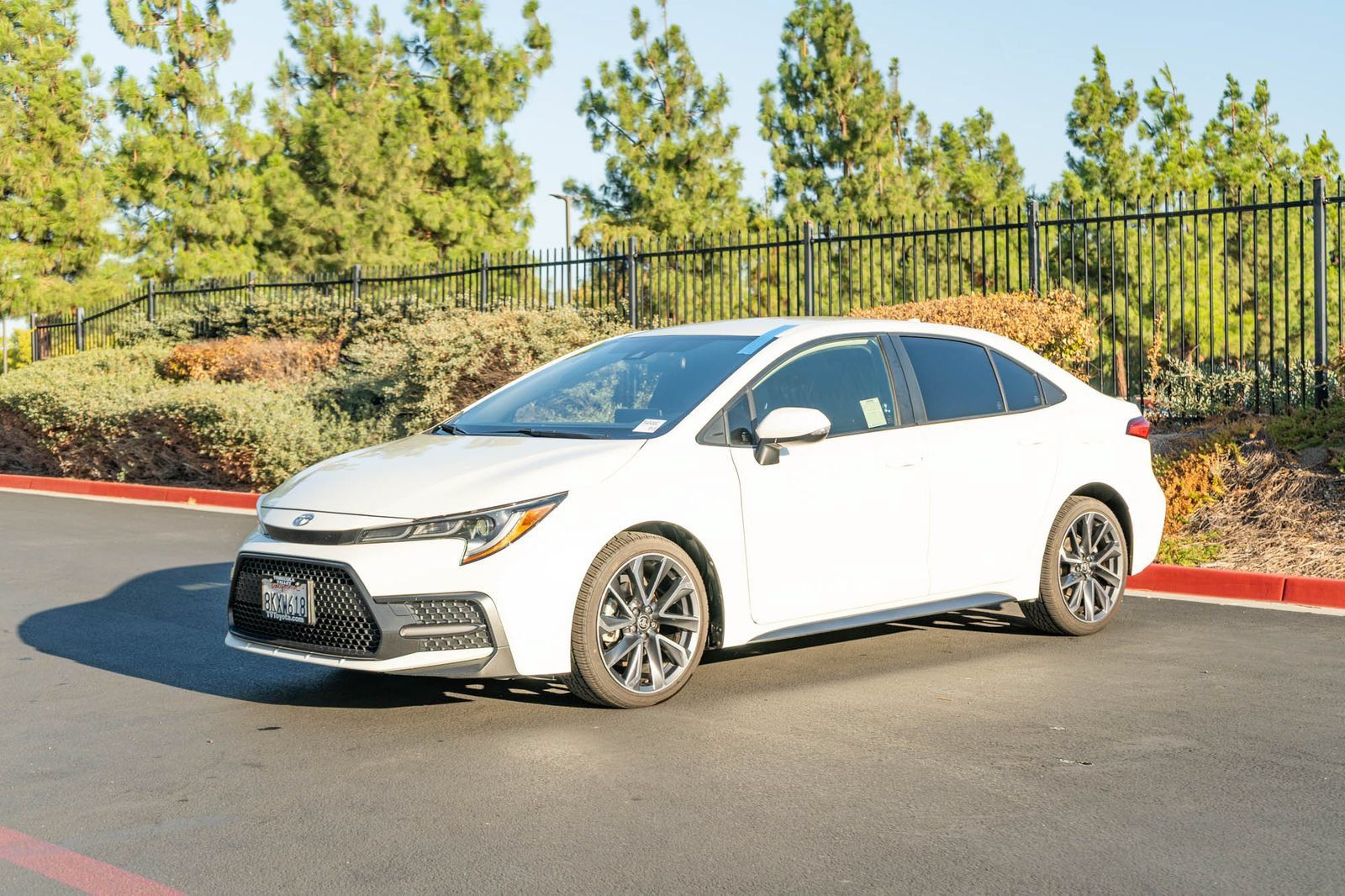 Certified 2020 Toyota Corolla SE w/ Carpet Mat Package (TMS) FWD image 3